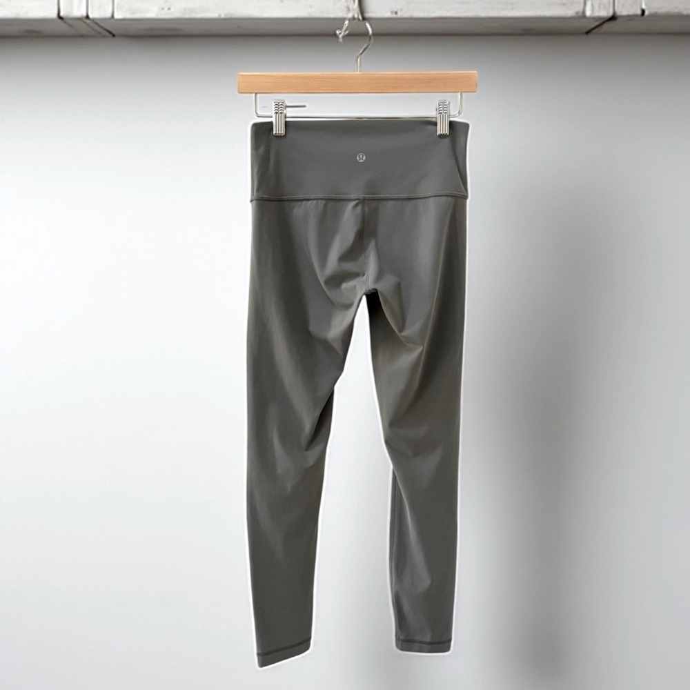 Lululemon Women’s Sage Green Leggings! Size 6! - Picture 4 of 5